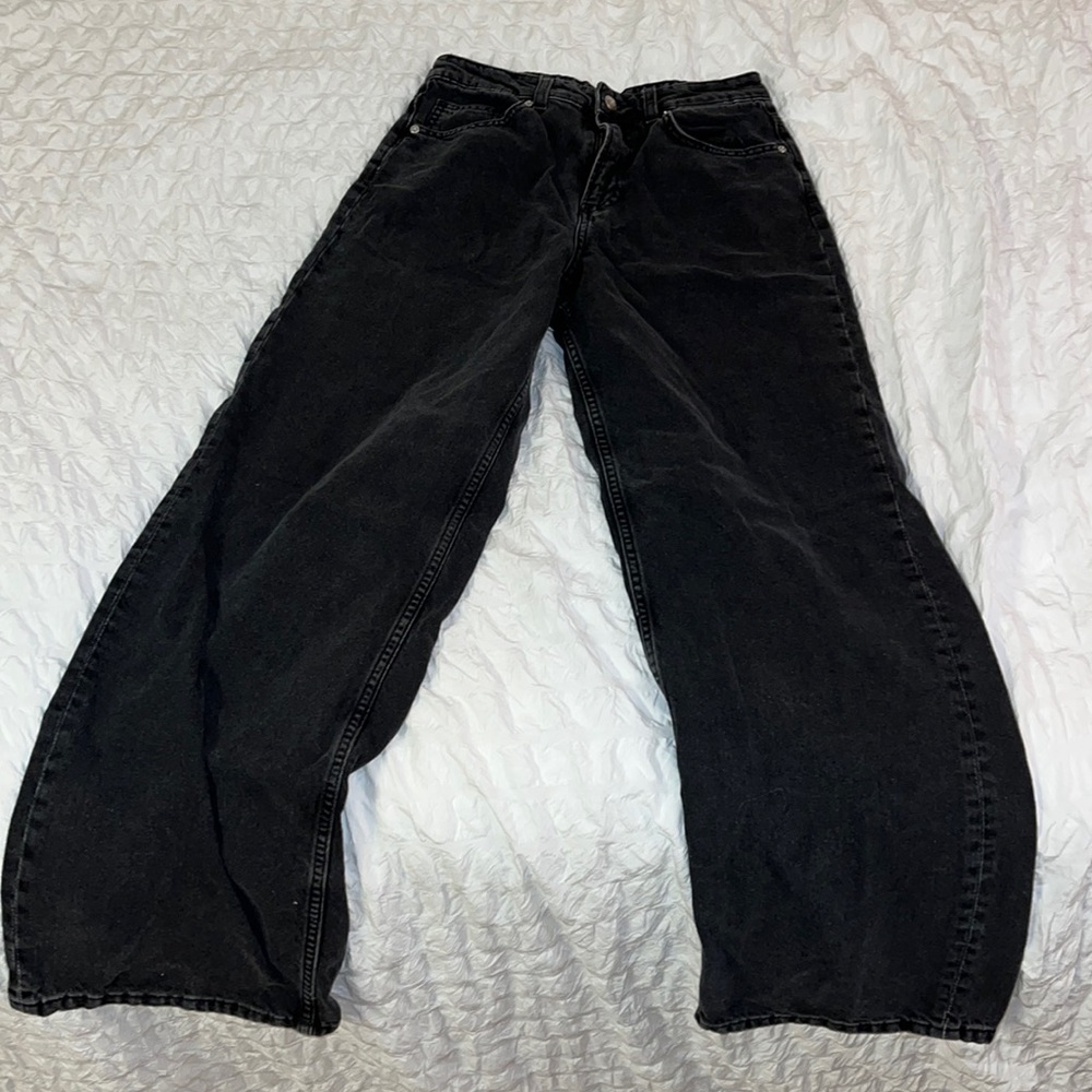 H&M black wide leg jeans! Size 4